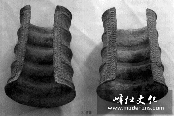 臂甲背面